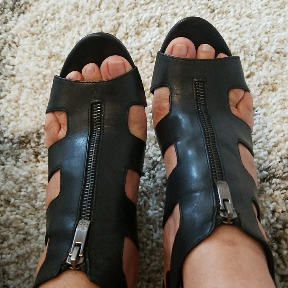 Sandal - Picture 2 of 4